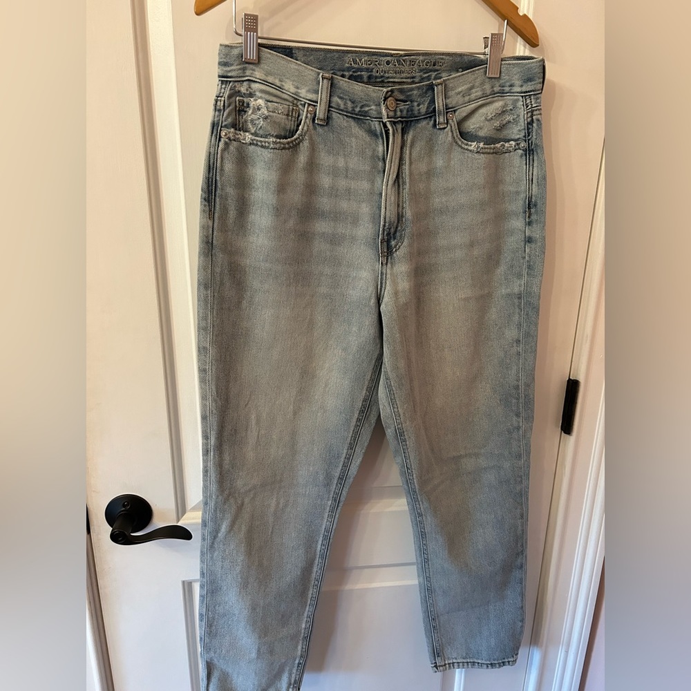 American Eagle Light Wash Mom Jeans